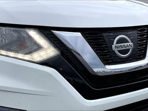 Used 2017 Nissan Rogue SV AWD/4WD image 25