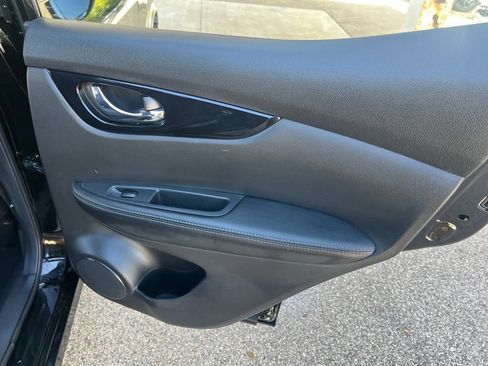 Used 2017 Nissan Rogue Sport SV AWD/4WD image 16