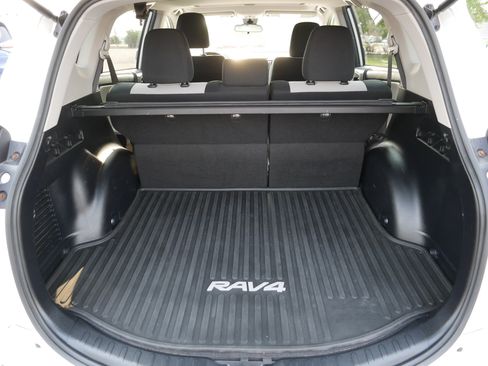 Used 2017 Toyota RAV4 XLE w/ Premium Special Value Package AWD/4WD image 18