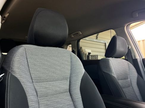 Used 2021 Nissan Rogue SV FWD image 18