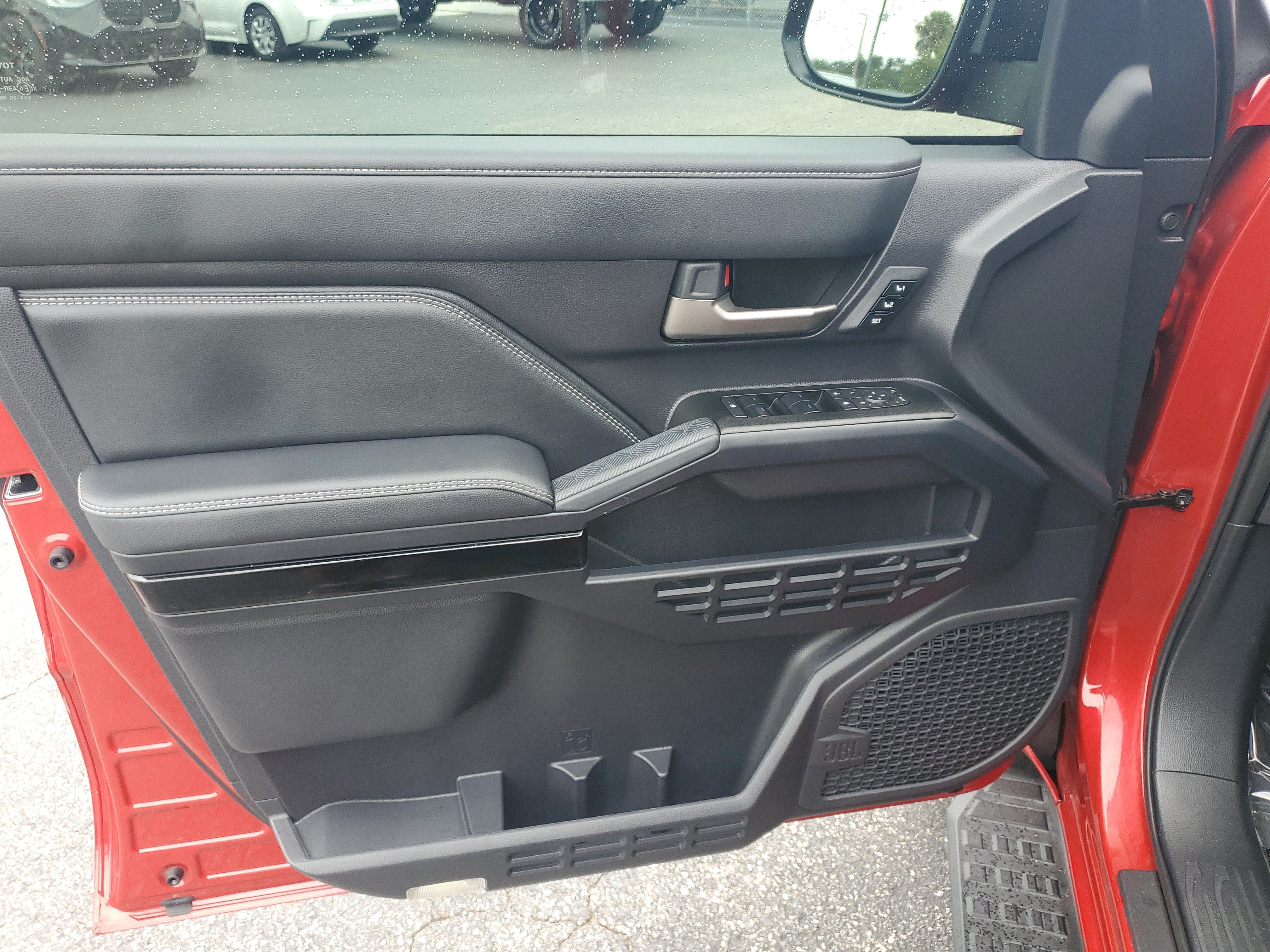 Used 2025 Toyota 4Runner Limited AWD/4WD image 26