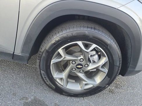 Certified 2025 Chevrolet Trax LT image 15