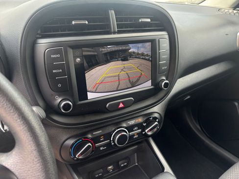 Used 2025 Kia Soul LX w/ LX Technology Package image 22
