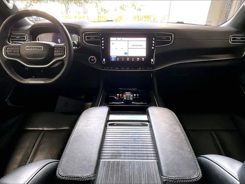 Used 2023 Jeep Wagoneer Series II image 6