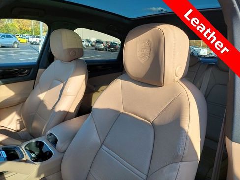 Used 2023 Porsche Cayenne Platinum Edition image 6