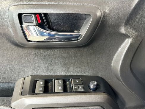 Used 2022 Toyota Tacoma TRD Sport AWD/4WD image 16