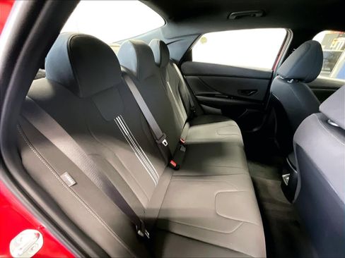 Certified 2025 Hyundai Elantra Sport image 32