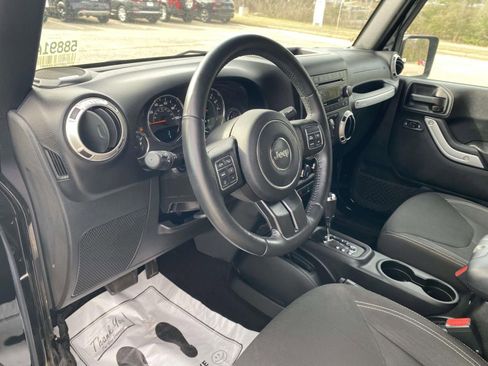 Used 2016 Jeep Wrangler Unlimited Sahara w/ Connectivity Group image 16