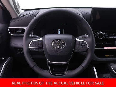New 2026 Toyota Highlander Platinum AWD/4WD image 12