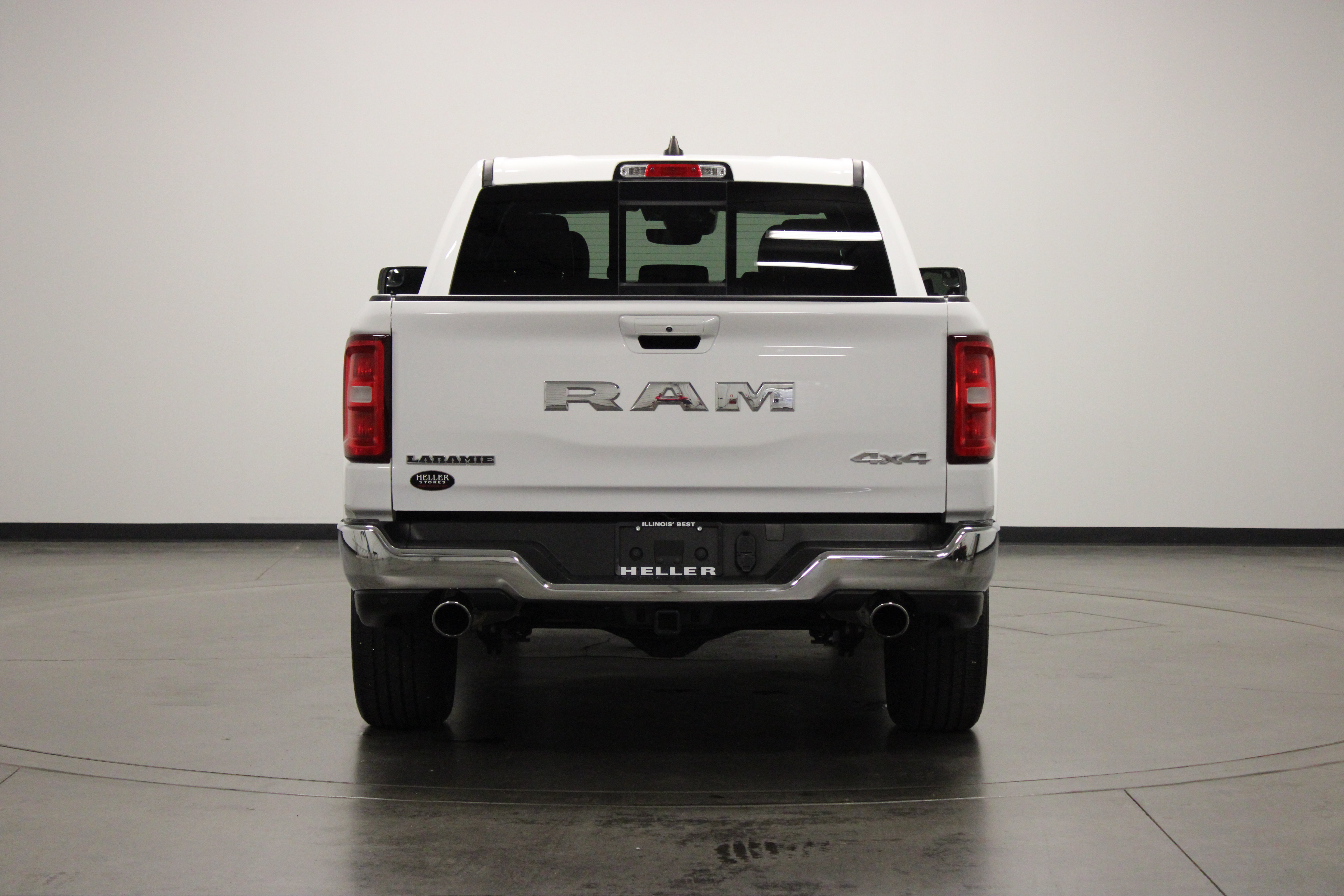 Used 2025 RAM 1500 Laramie AWD/4WD image 7