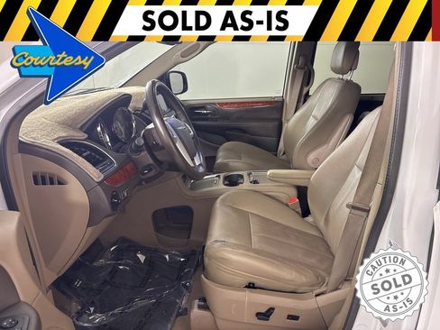 Used 2014 Chrysler Town & Country Touring-L w/ Driver Convenience Group FWD image 24