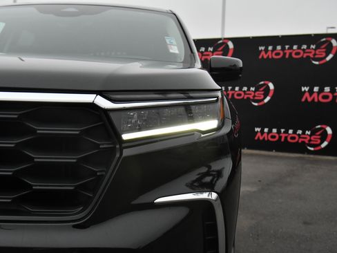 Used 2025 Honda Pilot EX-L image 11