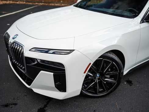 Used 2024 BMW i7 eDrive50 w/ M Sport Package image 3