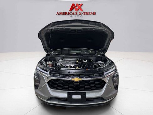Used 2025 Chevrolet Trax LT w/ Sunroof Package FWD image 58