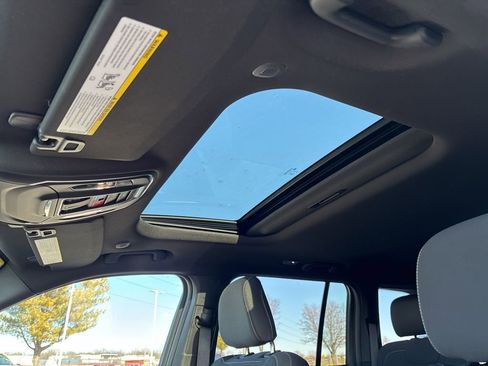 New 2026 Jeep Grand Cherokee Laredo image 2