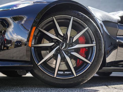 Used 2020 Aston Martin V8 Vantage Coupe image 17