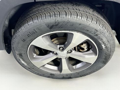 Used 2022 Jeep Cherokee Limited w/ Mopar Interior Package image 29