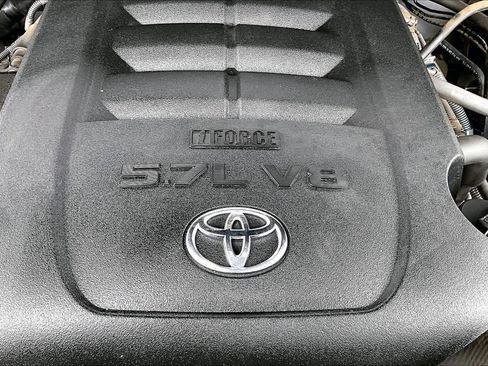 Certified 2018 Toyota Tundra SR5 w/ TRD Off Road Package AWD/4WD image 32
