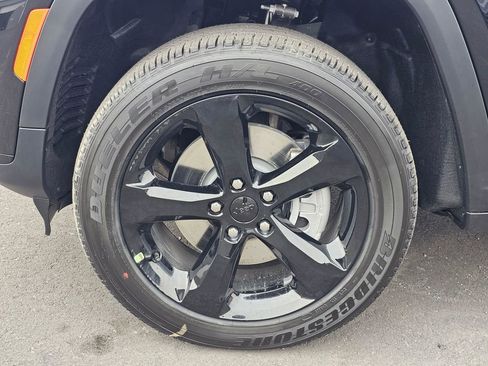 New 2025 Jeep Grand Cherokee L Altitude image 8