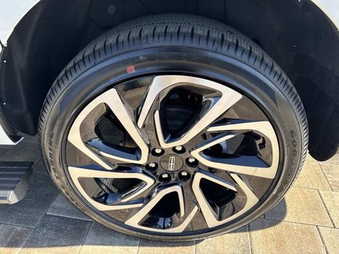 New 2026 Lincoln Navigator L Reserve AWD/4WD image 32
