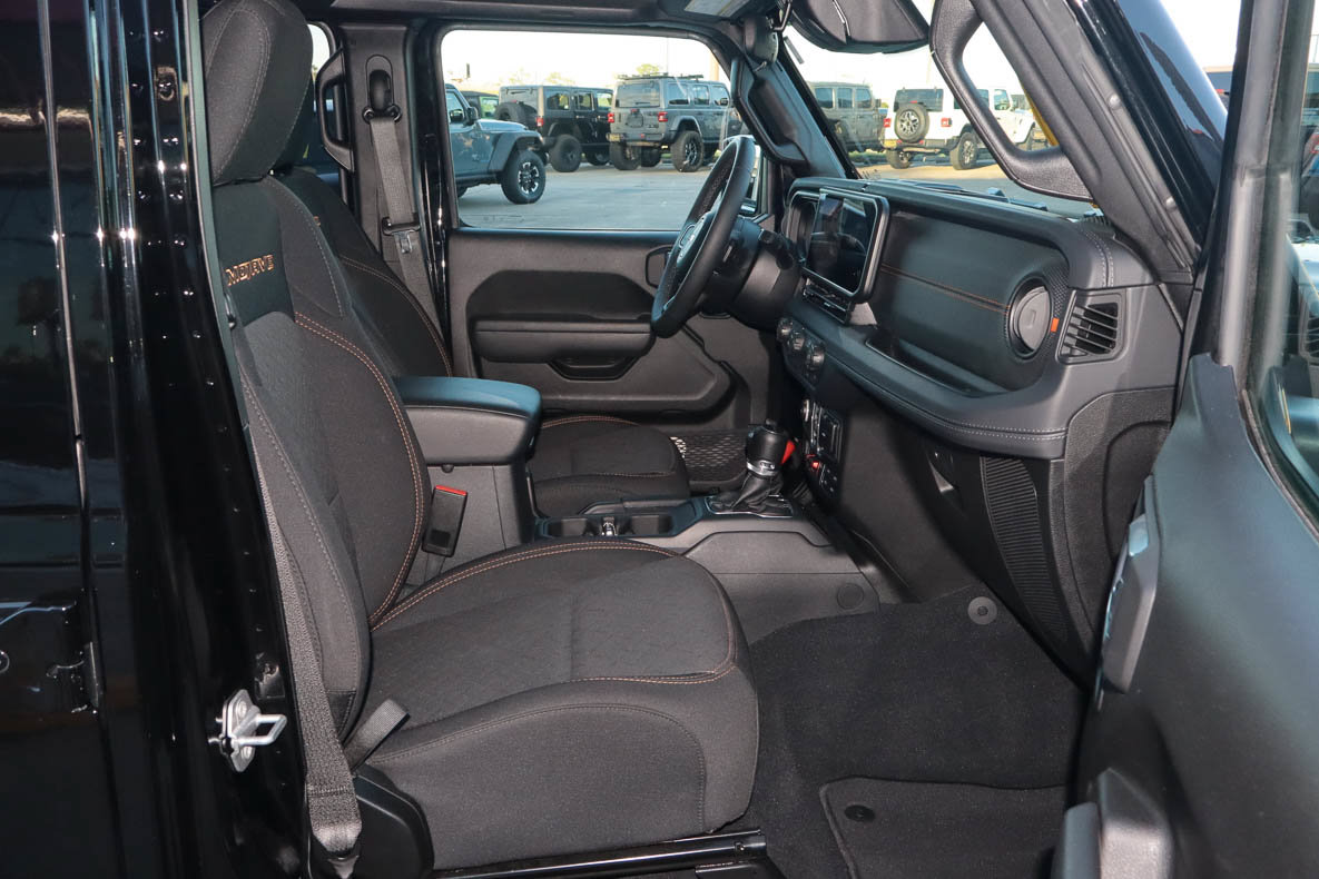 Used 2026 Jeep Gladiator Mojave AWD/4WD image 25