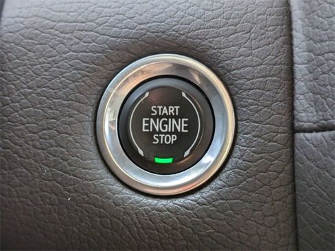 Used 2023 GMC Yukon Denali image 33