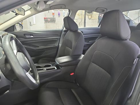 Used 2024 Nissan Altima 2.5 SV image 14
