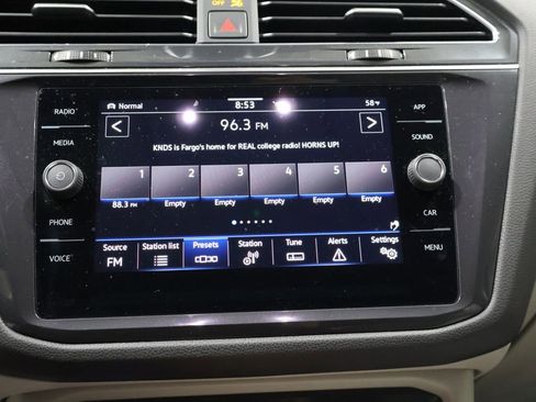 Used 2022 Volkswagen Tiguan SE image 26