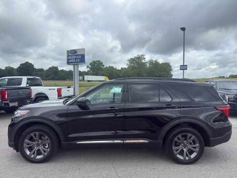 Certified 2025 Ford Explorer Active w/ Active Comfort Package AWD/4WD image 8