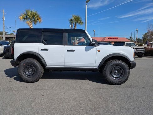 New 2025 Ford Bronco Badlands image 3