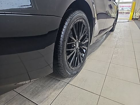 Used 2019 Toyota Camry SE image 32