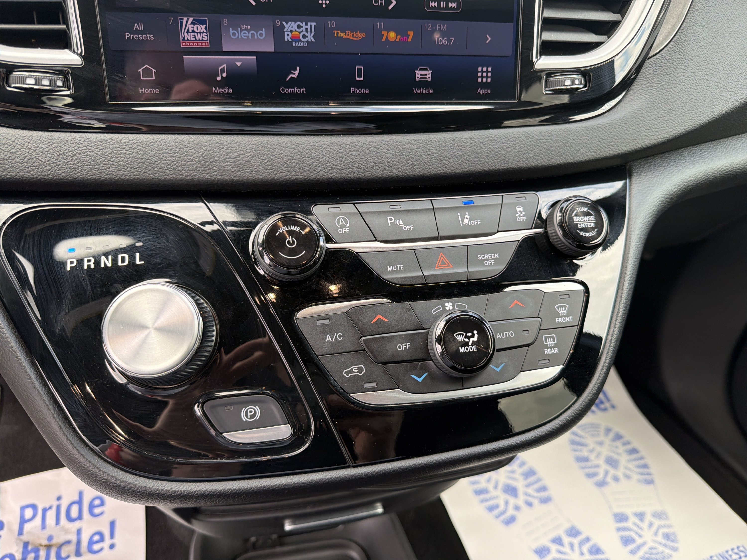 Used 2025 Chrysler Pacifica Select FWD image 21