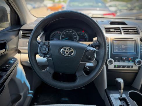 Used 2012 Toyota Camry LE FWD image 9