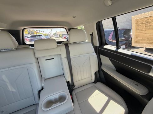 Used 2025 Hyundai Santa Fe SEL FWD image 40