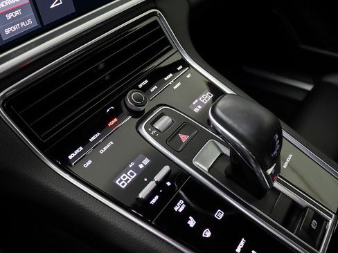 Used 2018 Porsche Panamera 4 AWD/4WD image 35