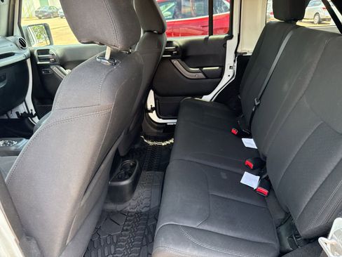 Used 2018 Jeep Wrangler Unlimited Sport S AWD/4WD image 11