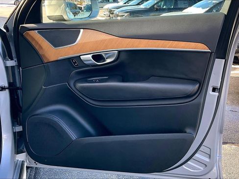 Certified 2024 Volvo XC90 B6 Plus image 22
