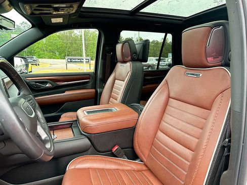Used 2024 GMC Yukon Denali Ultimate AWD/4WD image 8
