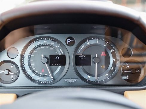 Used 2016 Aston Martin DB9 GT RWD image 40