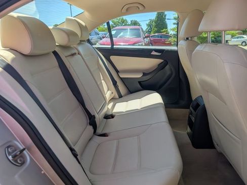 Used 2014 Volkswagen Jetta SE FWD image 19