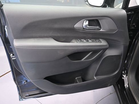 New 2026 Chrysler Voyager LX image 13