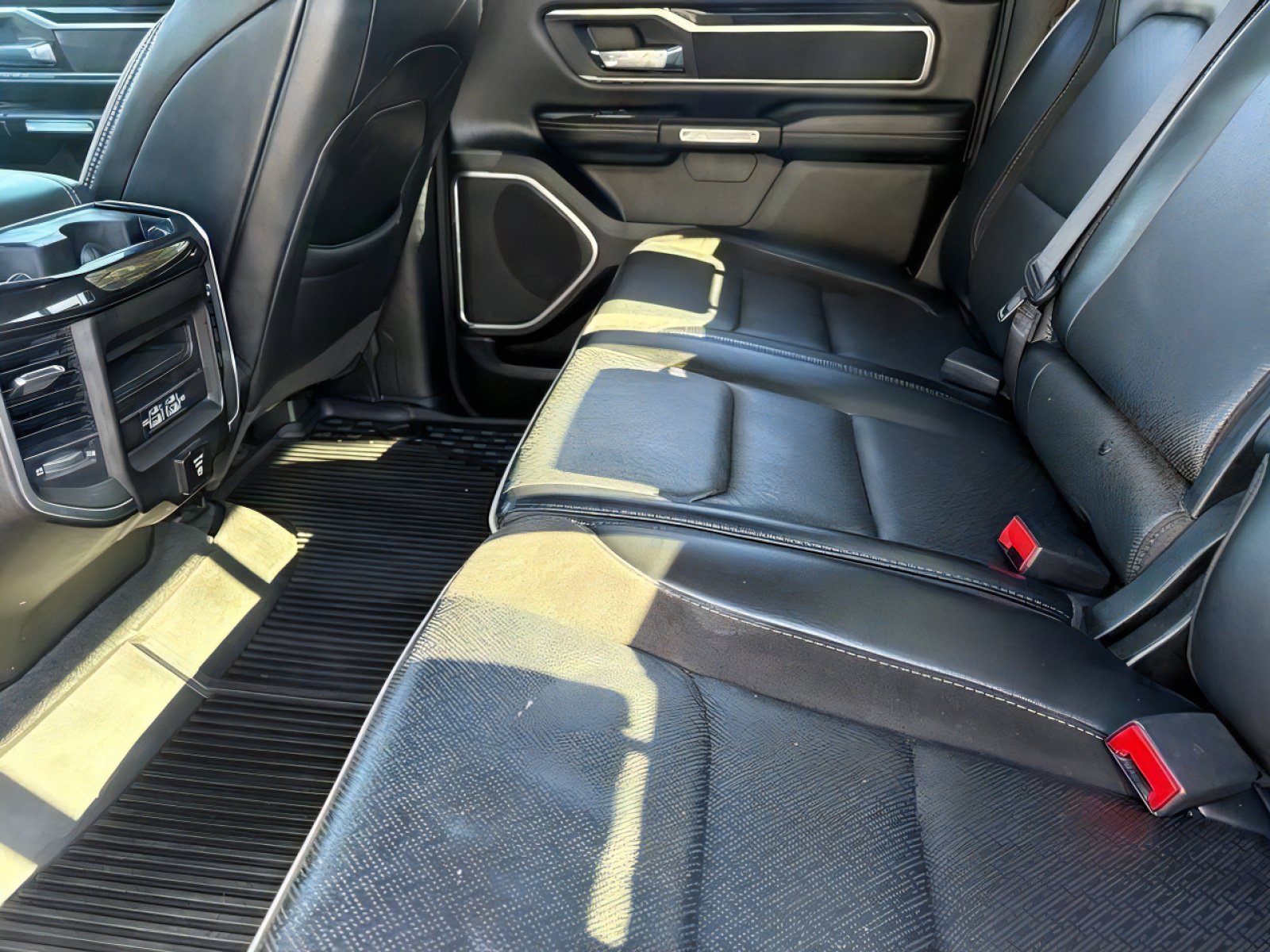 Used 2021 RAM 1500 Laramie w/ Sport Appearance Package AWD/4WD image 14