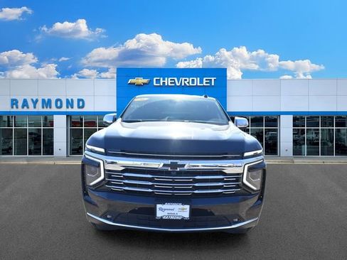 New 2026 Chevrolet Suburban Premier w/ Sun And Tow Package AWD/4WD image 9