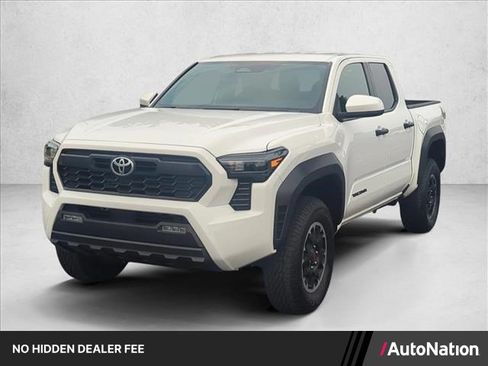 Certified 2025 Toyota Tacoma TRD Off-Road AWD/4WD image 1