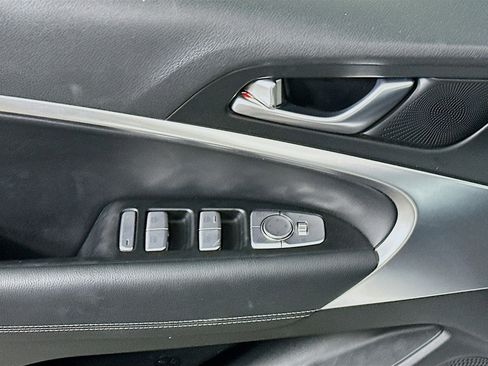 Used 2025 Genesis G70 2.5T RWD image 15