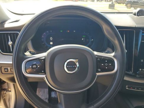 Used 2022 Volvo XC60 T8 Inscription w/ Advanced Package image 16
