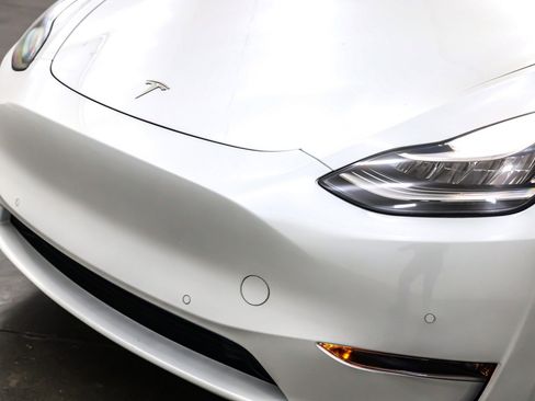 Used 2021 Tesla Model Y Long Range image 13