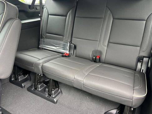 New 2026 Chevrolet Suburban Premier w/ Sun And Tow Package AWD/4WD image 17