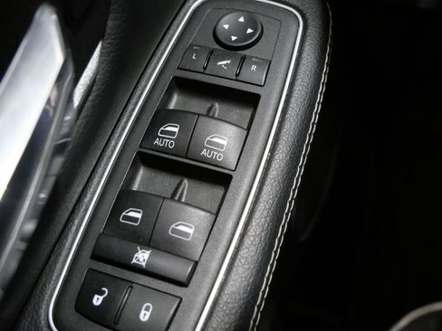 Used 2022 RAM 1500 Laramie AWD/4WD image 13