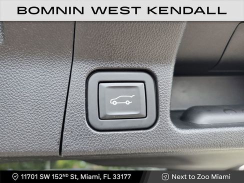 Used 2021 GMC Acadia SLE w/ Driver Convenience Package image 13